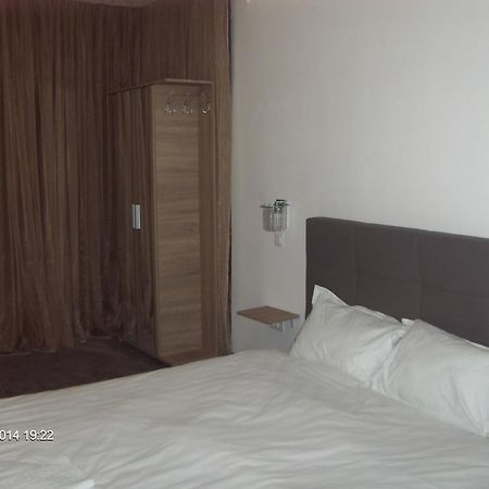 Hotel Vitan273 Bukarest Exteriör bild